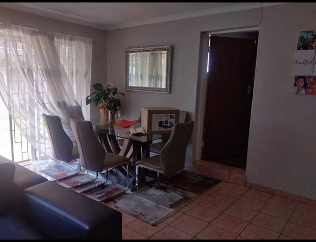 3 BEDROOM TOWNHOUSE FOR SALE IN ROOIHUISKRAAL NORTH